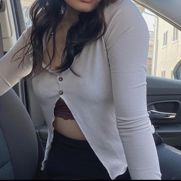 2-button cardigan top - Picture 6 of 6